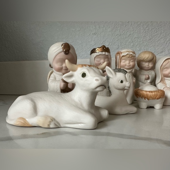 Ceramic Handmade Nativity Scene (Full) - Picture 2 of 4